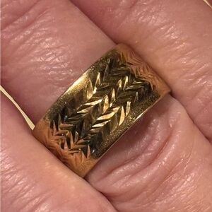 Golden Clef Int’l 10K YG Wide Patterned Band NFS
